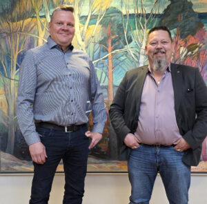 Tyrnävän Kehitys Oy:n uusi toimitusjohtaja Sakari Nokela ja Tyrnävän kunnanjohtaja, kehittämissyhtiön hallituksen puheenjohtaja Vesa Anttila.